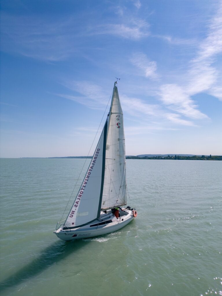 sudar-regatta-dronfelvetel